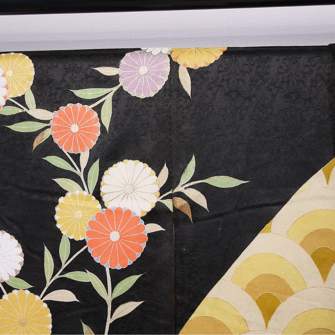 振袖 袷 身丈161cm 裄丈63cm 正絹 Aランク フォーマル 広衿 Lサイズ 金駒刺繍 青海波 菊 黒系 RP 1215-06660