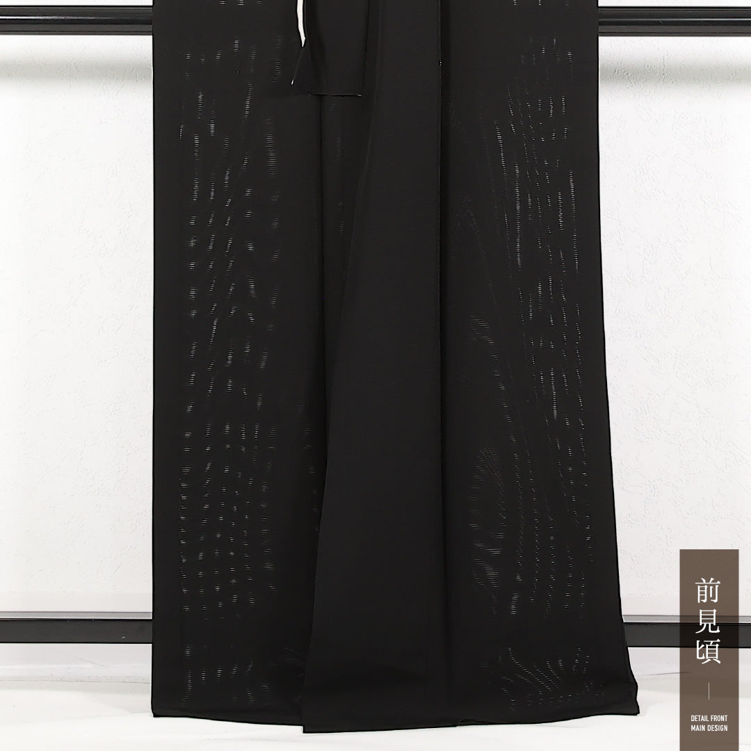 未使用品 夏物 黒紋付 絽 身丈166cm 裄丈67cm 正絹 Nランク 五つ紋 (剣片喰) フォーマル 広衿 Mサイズ 落款 しつけ糸 黒系 RP 1230-17392