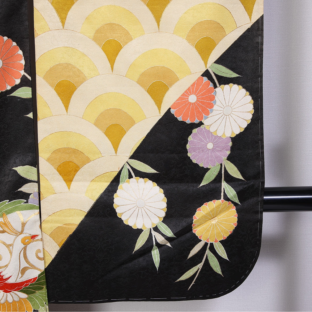 振袖 袷 身丈161cm 裄丈63cm 正絹 Aランク フォーマル 広衿 Lサイズ 金駒刺繍 青海波 菊 黒系 RP 1215-06660