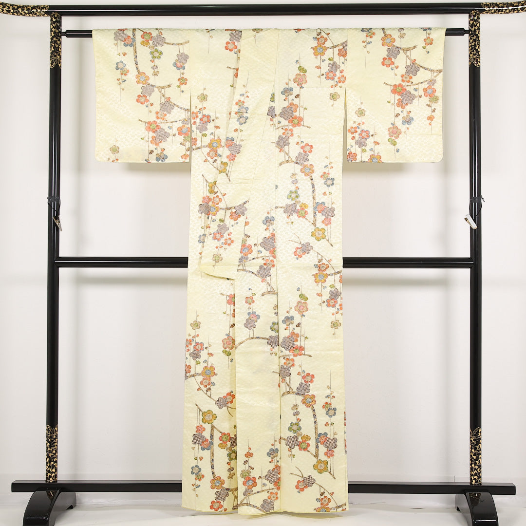 未使用品 洗える着物 小紋 袷 身丈159cm 裄丈63cm ポリエステル Sランク インフォーマル 広衿 Mサイズ しつけ糸 梅 クリーム系 RP 1221-17390
