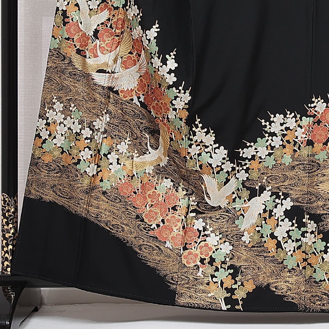 黒留袖 袷 身丈162cm 裄丈68cm 正絹 Sランク 五つ紋 (丸に違い矢羽根) フォーマル 広衿 Lサイズ 比翼 鶴 梅 黒系 RP 1213-06900