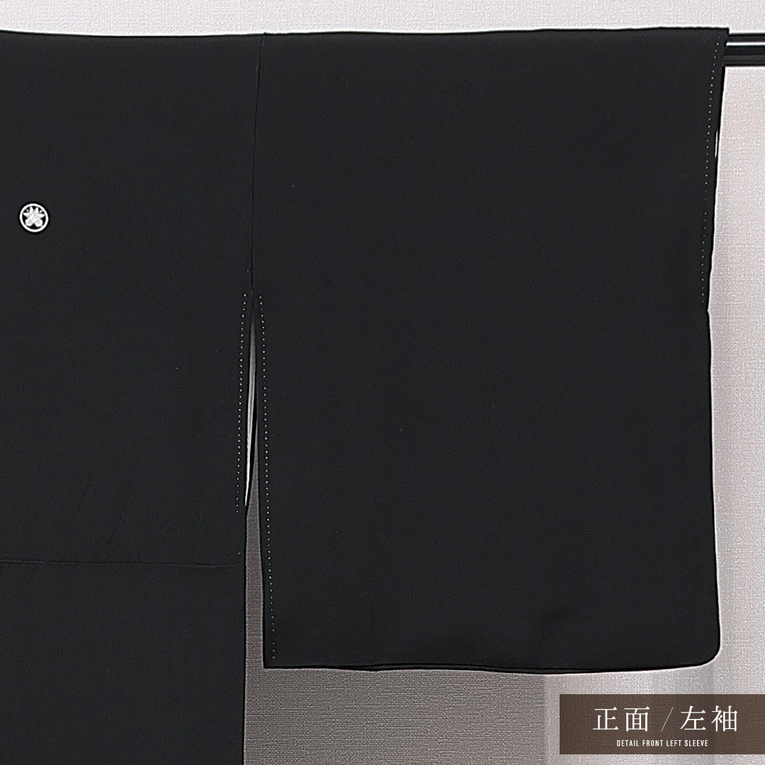 黒留袖 袷 身丈162cm 裄丈68cm 正絹 Sランク 五つ紋 (丸に違い矢羽根) フォーマル 広衿 Lサイズ 比翼 鶴 梅 黒系 RP 1213-06900