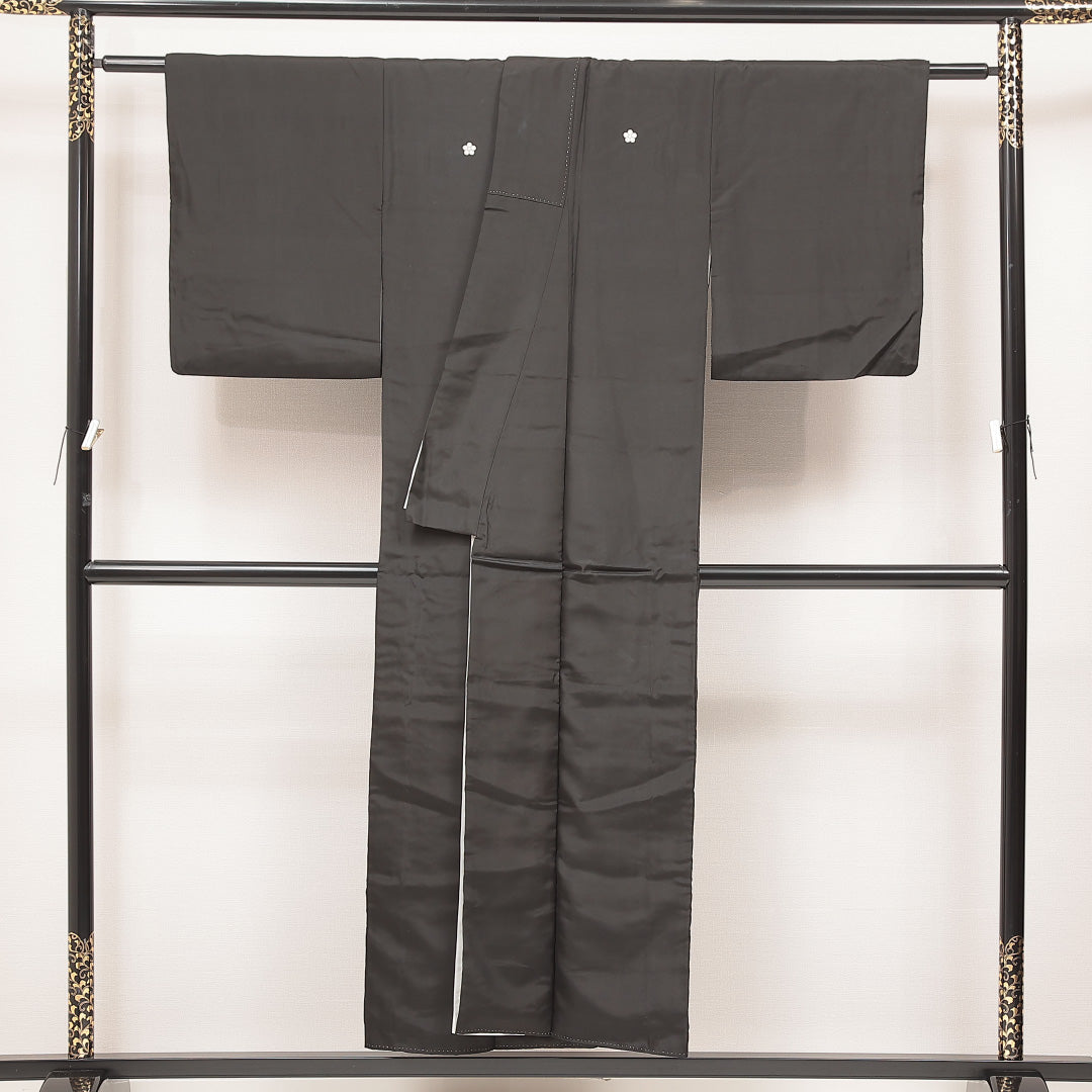 黒紋付 袷 身丈151cm 裄丈62cm 正絹 Sランク 五つ紋 (梅鉢) 弔事用 広衿 Sサイズ 比翼 黒系 RP 1230-07111