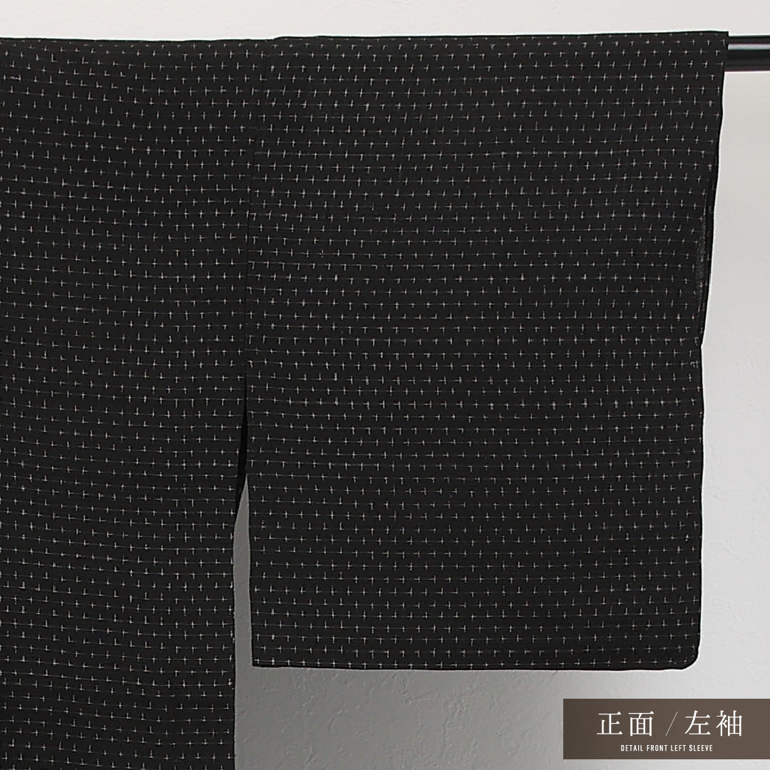 紬 単衣 身丈150cm 裄丈64cm 正絹 Sランク カジュアル バチ衿 Mサイズ 十字絣 黒系 RP 1223-17301