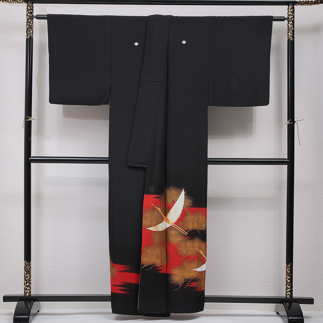 黒留袖 袷 身丈157cm 裄丈65cm 正絹 Cランク 五つ紋 (五三桐) フォーマル 広衿 Mサイズ 金駒刺繍 比翼 落款 鶴 松 黒系 LP 1213-07005