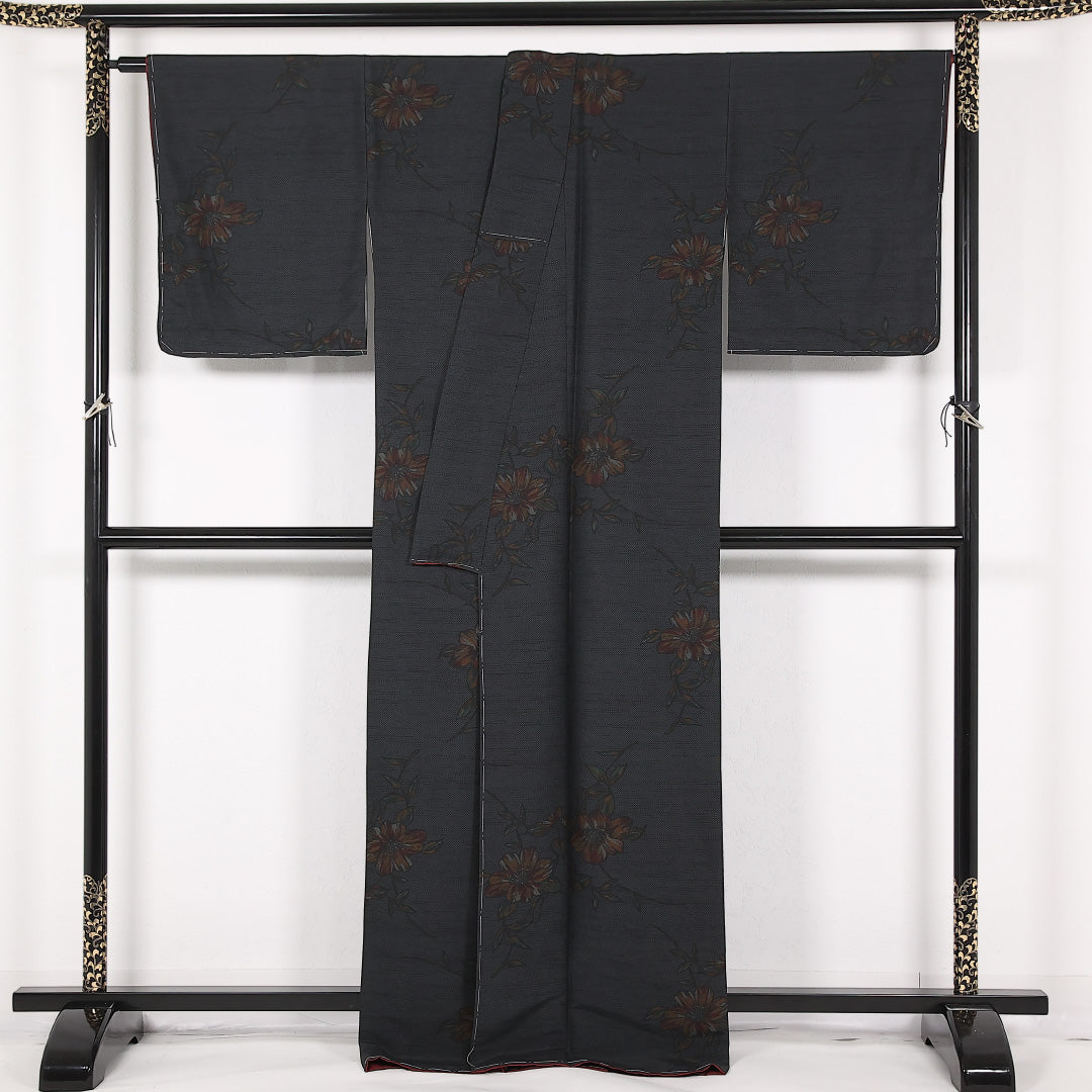 未使用品 洗える着物 小紋 袷 身丈167cm 裄丈68cm ポリエステル Nランク インフォーマル 広衿 Mサイズ しつけ糸 花柄 紺系 RP 1221-17509