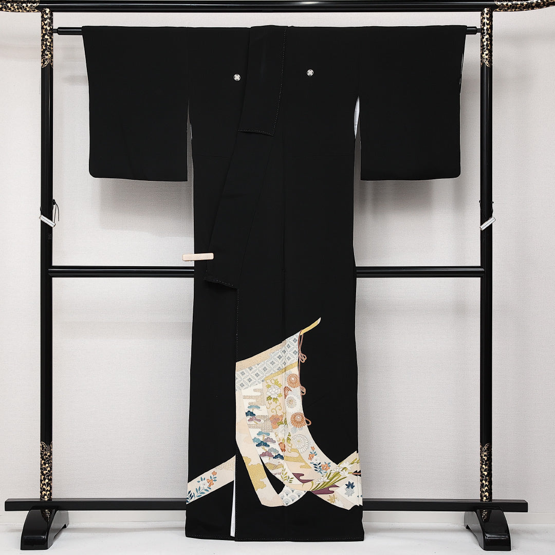 黒留袖 袷 身丈164cm 裄丈65cm 正絹 Sランク 五つ紋 (丸に違い鷹の羽) フォーマル 広衿 Lサイズ 比翼 几帳 黒系 RP 1213-06868