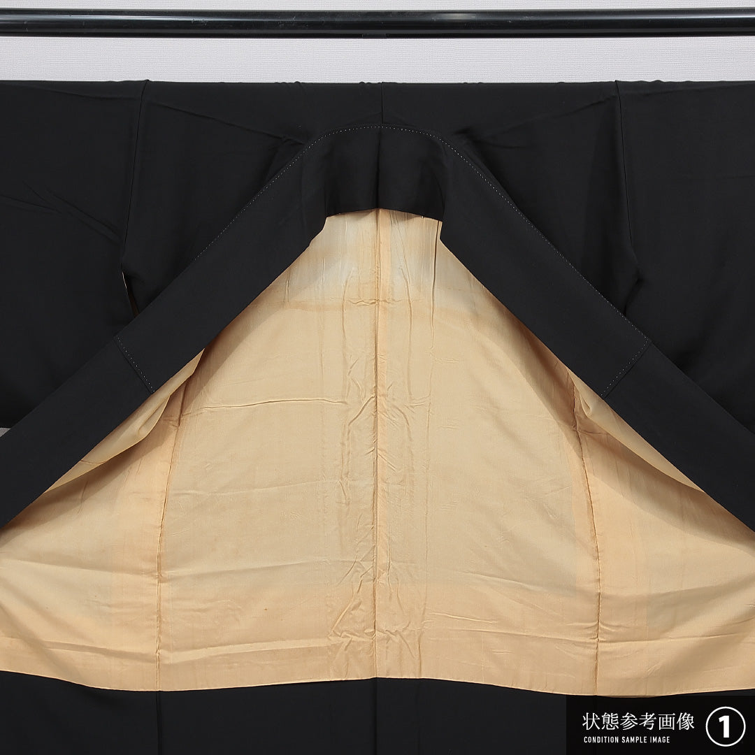 黒紋付 袷 身丈155cm 裄丈64cm 正絹 Aランク 五つ紋 (五三桐) 弔事用 広衿 Mサイズ 無地 黒系 RP 1230-07012