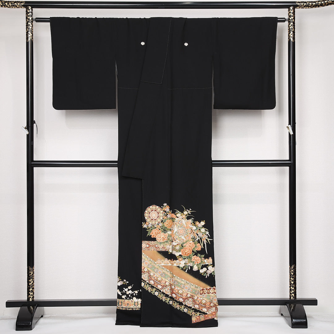 黒留袖 袷 身丈168cm 裄丈67cm 正絹 Sランク 五つ紋 (五三桐) フォーマル 広衿 XLサイズ 金彩 宝相華 花喰鳥 菊 黒系 RP 1213-06784