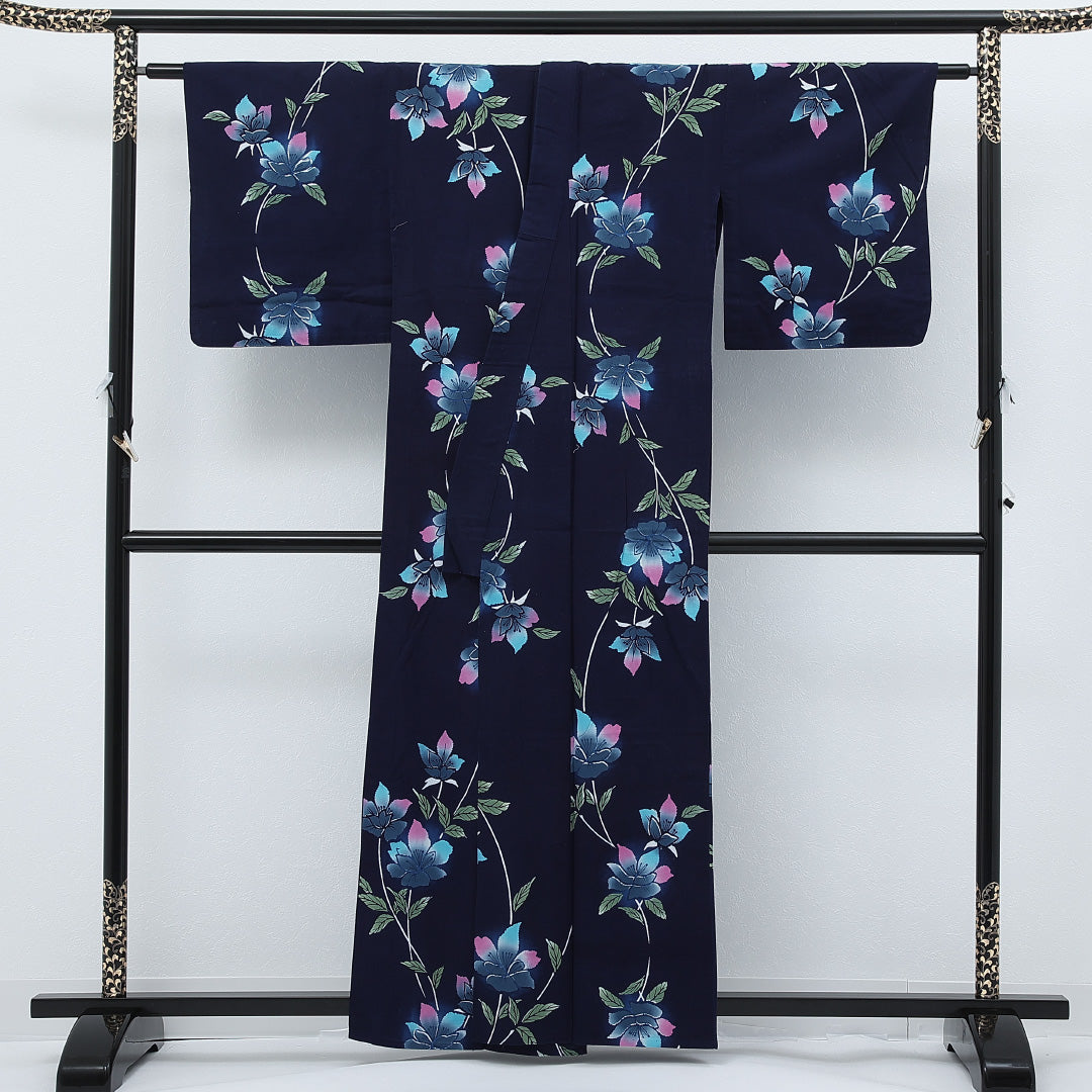 夏物 洗える着物 木綿の浴衣 身丈157cm 裄丈66cm 木綿 Sランク カジュアル バチ衿 Mサイズ 花柄 紺系 RP 1225-17254