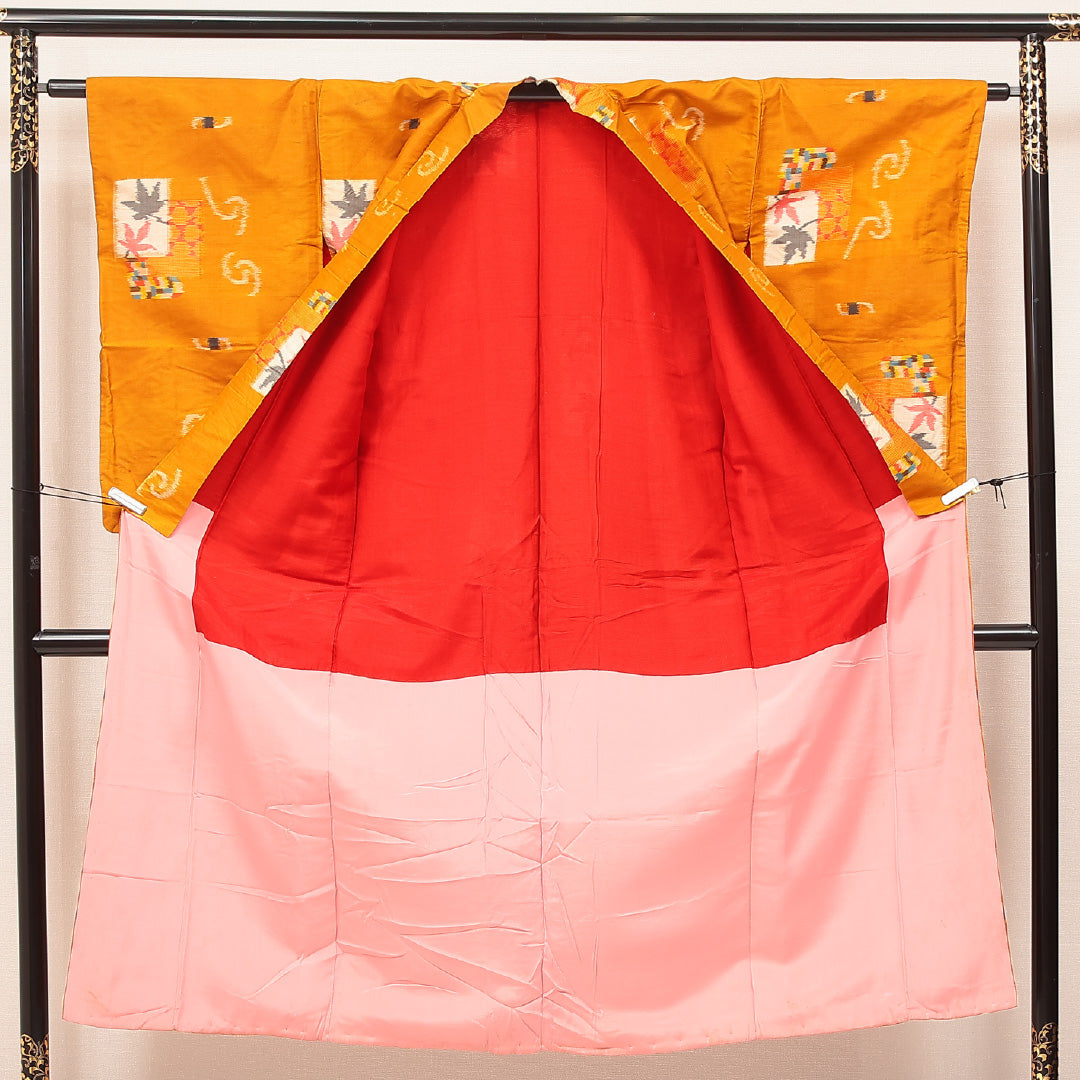 アンティーク 銘仙の着物 袷 身丈139cm 裄丈62cm 正絹 Cランク バチ衿 XSサイズ 創作柄 黄系 LP 1223-17199