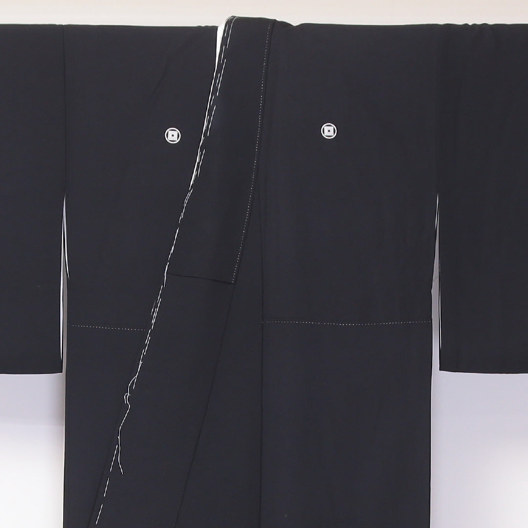 洗える着物 黒留袖 袷 身丈162cm 裄丈65cm ポリエステル Bランク 五つ紋 (丸に三つ入れ子枡) フォーマル 広衿 Lサイズ 金彩 刺繍 鶴 荒磯 黒系 RP 1213-06517