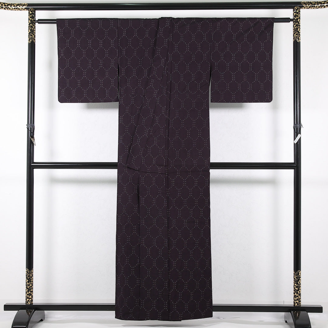 洗える着物 木綿の紬 単衣 身丈147cm 裄丈62cm 木綿 Aランク カジュアル バチ衿 Sサイズ 十字絣 紫系 RP 1223-17383