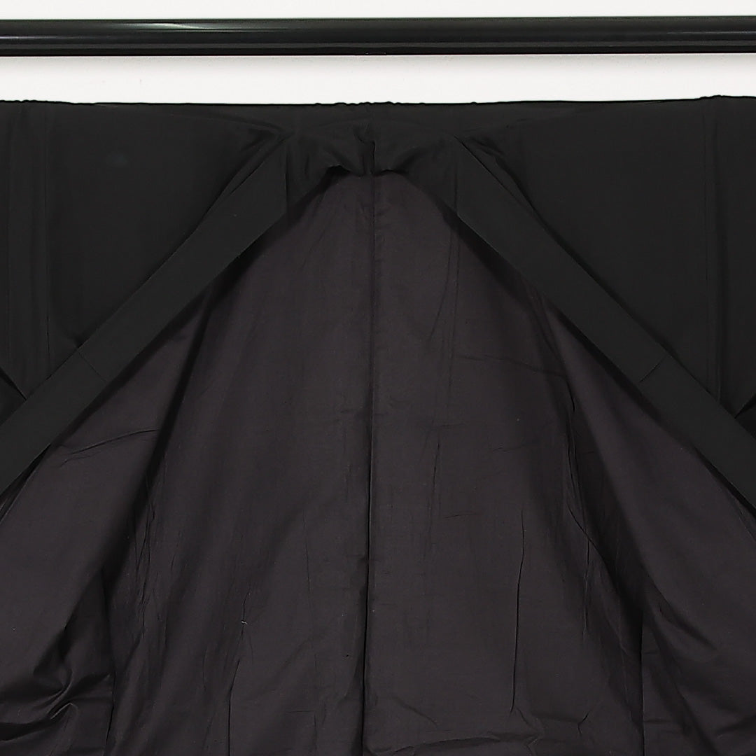 黒紋付 男性用 (羽二重) 袷 身丈145cm 裄丈69cm 正絹 Cランク 五つ紋 (隅切り角に槌) フォーマル 棒衿 Mサイズ 羽二重 黒系 RP 1231-17487