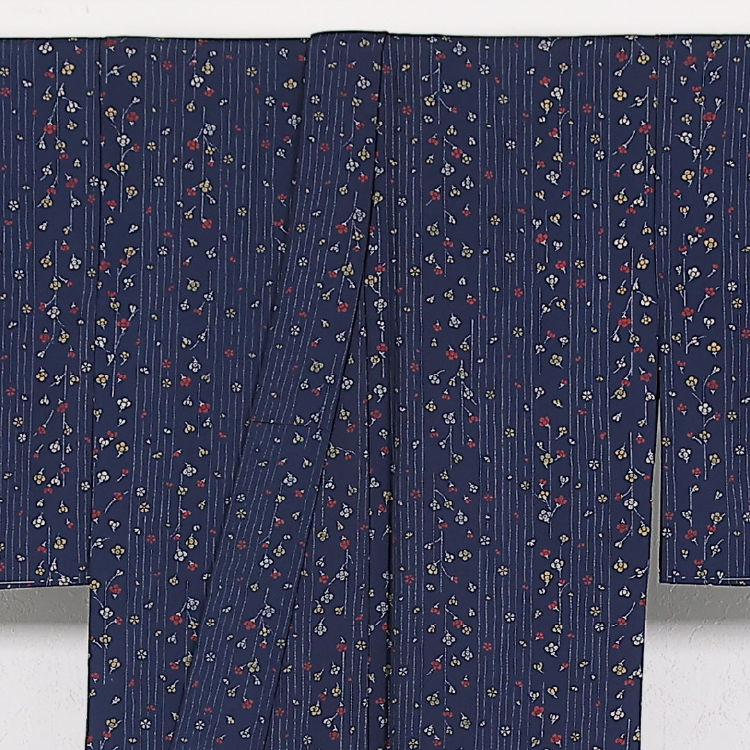 未使用品 洗える着物 小紋 袷 身丈157cm 裄丈62cm ポリエステル Sランク インフォーマル 広衿 XLサイズ しつけ糸 花柄 紺系 RP 1221-17391
