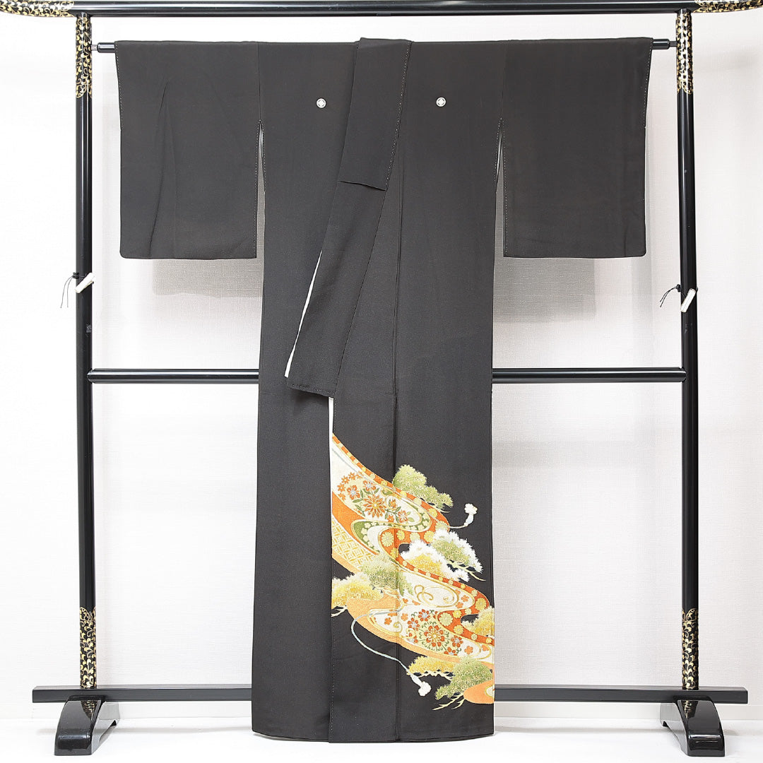 黒留袖 袷 身丈161cm 裄丈64cm 正絹 Cランク 五つ紋 (四つ目菱) フォーマル 広衿 Lサイズ 流水 菊 黒系 LP 1213-06961