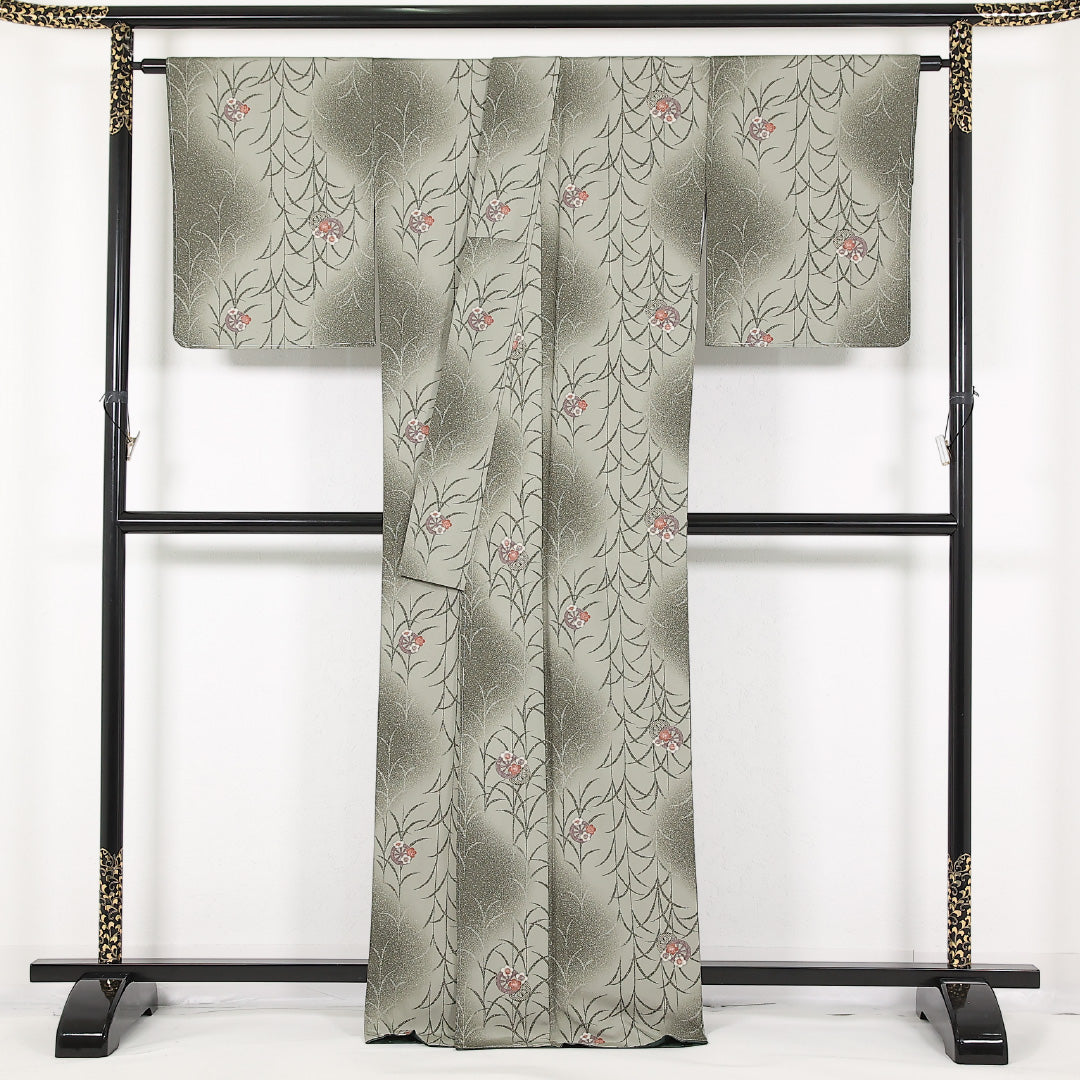 未使用品 洗える着物 小紋 袷 身丈169cm 裄丈68cm ポリエステル Sランク インフォーマル 広衿 Lサイズ しつけ糸 源氏車 緑系 RP 1221-17438