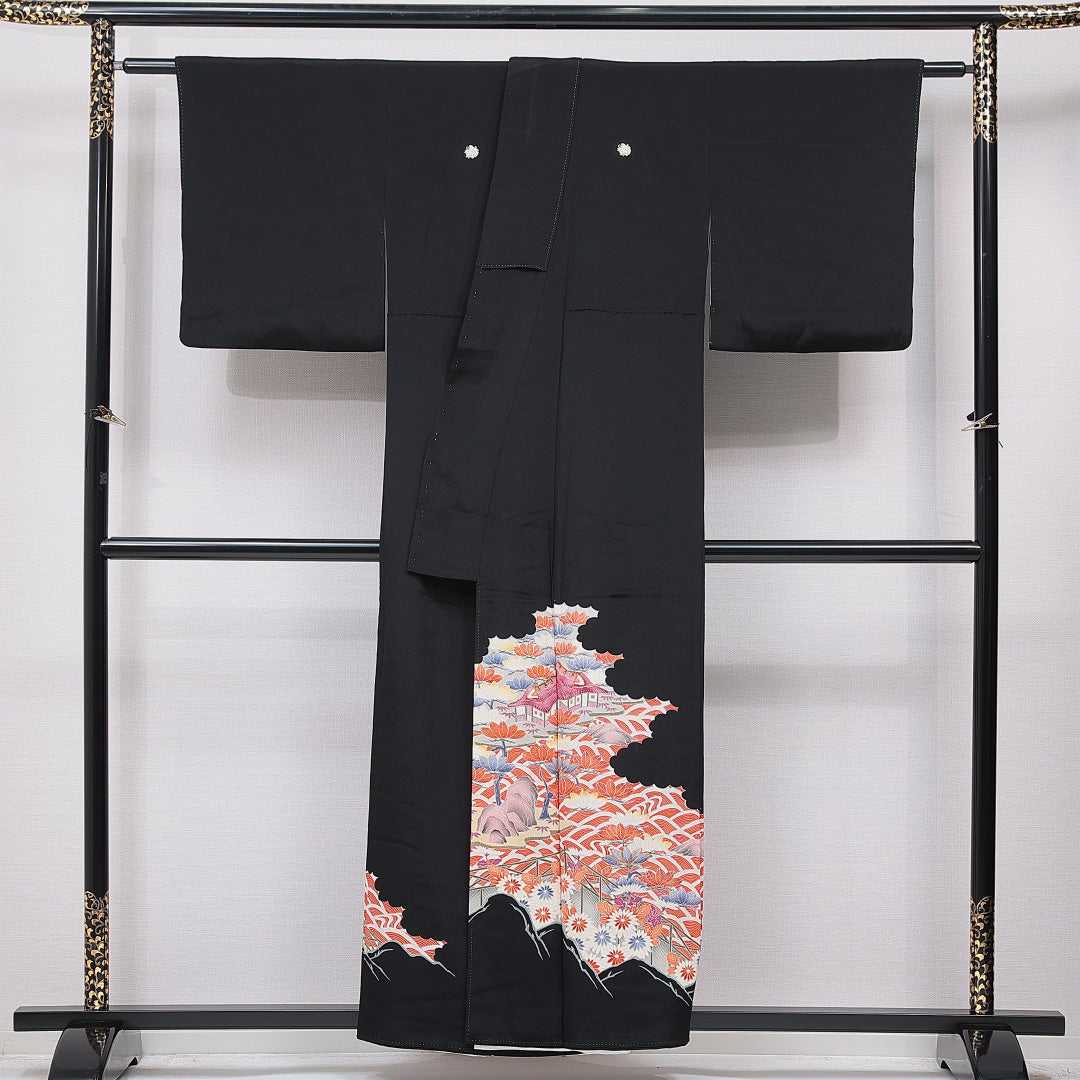 黒留袖 袷 身丈156cm 裄丈63cm 正絹 Sランク 五つ紋 (揚羽蝶) フォーマル 広衿 Mサイズ 比翼 山水 黒系 RP 1213-07078