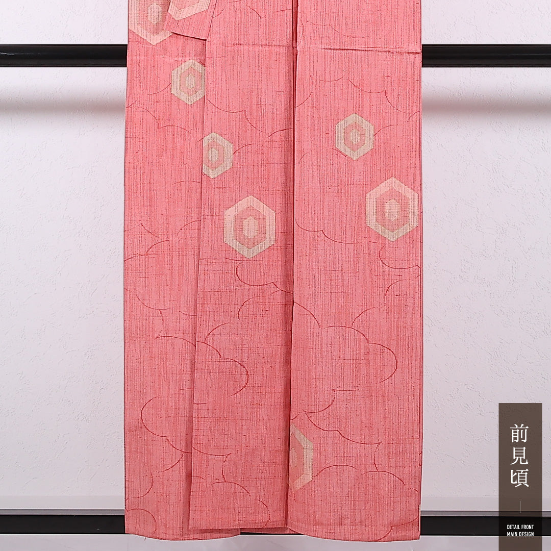 紬 単衣 身丈154cm 裄丈64cm 正絹 Sランク カジュアル バチ衿 Sサイズ 居敷当て 肩当て 雲取り 亀甲 ピンク系 RP 1223-17354