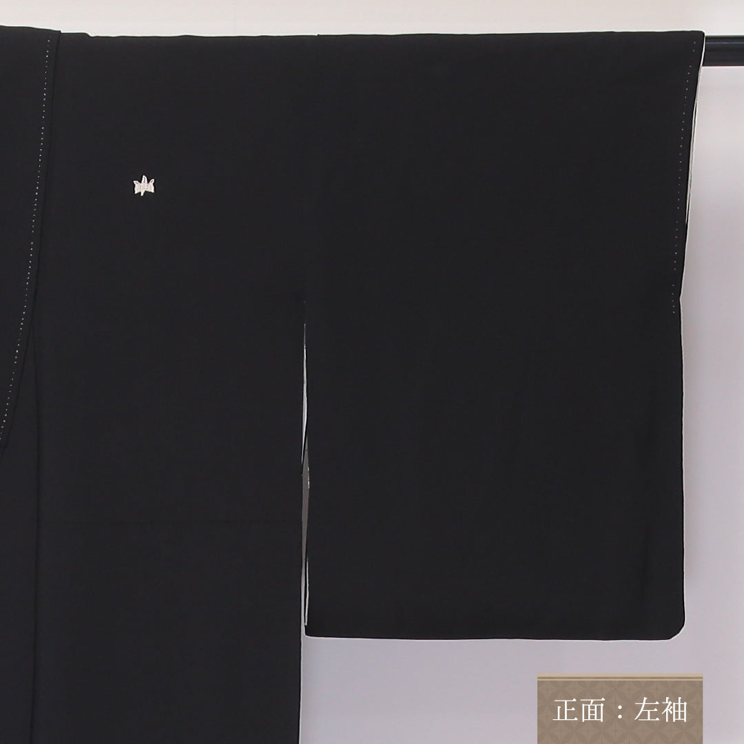 黒留袖 袷 身丈158cm 裄丈61cm 正絹 Aランク 五つ紋 (五七桐) フォーマル 広衿 Mサイズ 漆糸 金駒刺繍 比翼 宝相華 雪輪 黒系 RP 1213-06495
