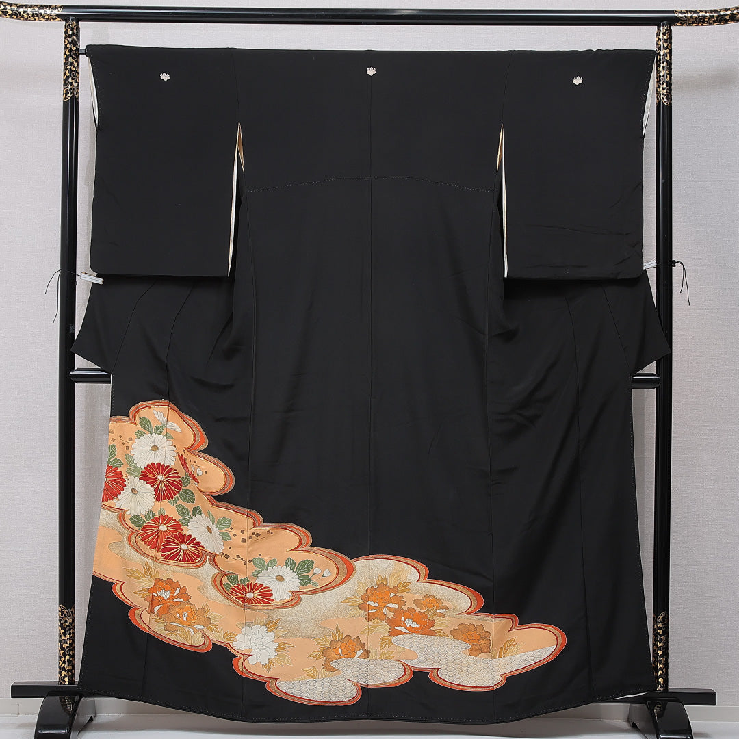 黒留袖 袷 身丈159cm 裄丈65cm 正絹 Cランク 五つ紋 (五三桐) フォーマル 広衿 Mサイズ 金駒刺繍 比翼 菊 黒系 LP 1213-07003