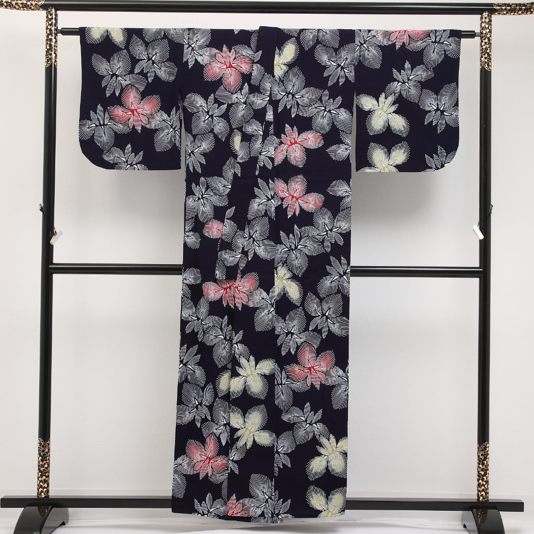 洗える着物 木綿の浴衣 単衣 身丈154cm 裄丈67cm 木綿 Sランク カジュアル バチ衿 XSサイズ 肩当て 菖蒲 紺系 RP 1225-17332