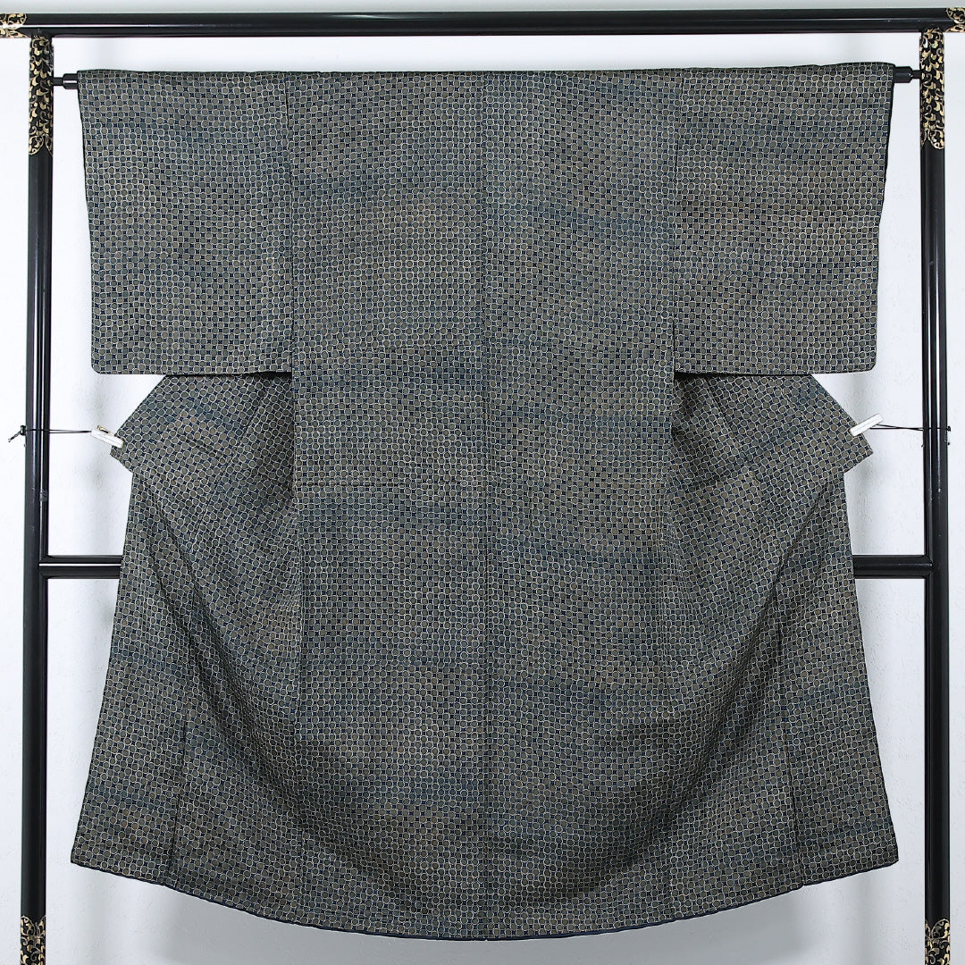 男着物 (紬) 袷 身丈137cm 裄丈63cm 正絹 Sランク インフォーマル 棒衿 Sサイズ 後染め 丸文 茶系 RP 1224-17365