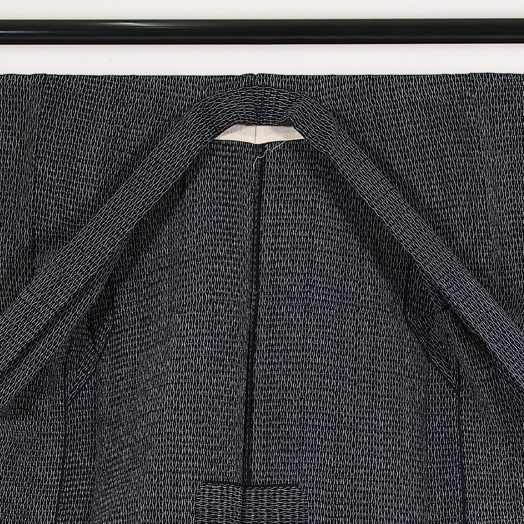 洗える着物 木綿の紬 単衣 身丈156cm 裄丈65cm 木綿 Aランク カジュアル バチ衿 XSサイズ 居敷当て よろけ縞 黒系 RP 1223-17406