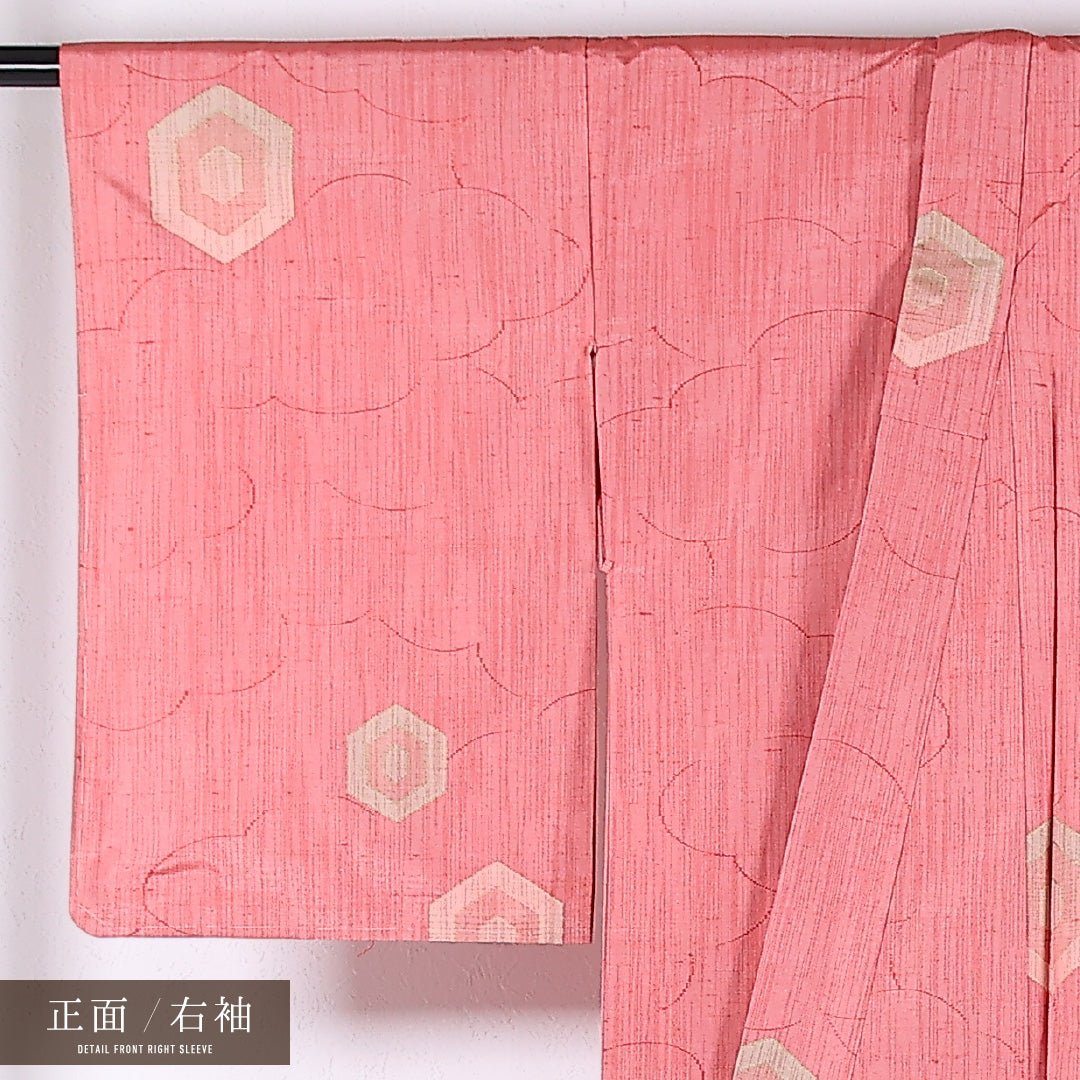 紬 単衣 身丈154cm 裄丈64cm 正絹 Sランク カジュアル バチ衿 Sサイズ 居敷当て 肩当て 雲取り 亀甲 ピンク系 RP 1223-17354