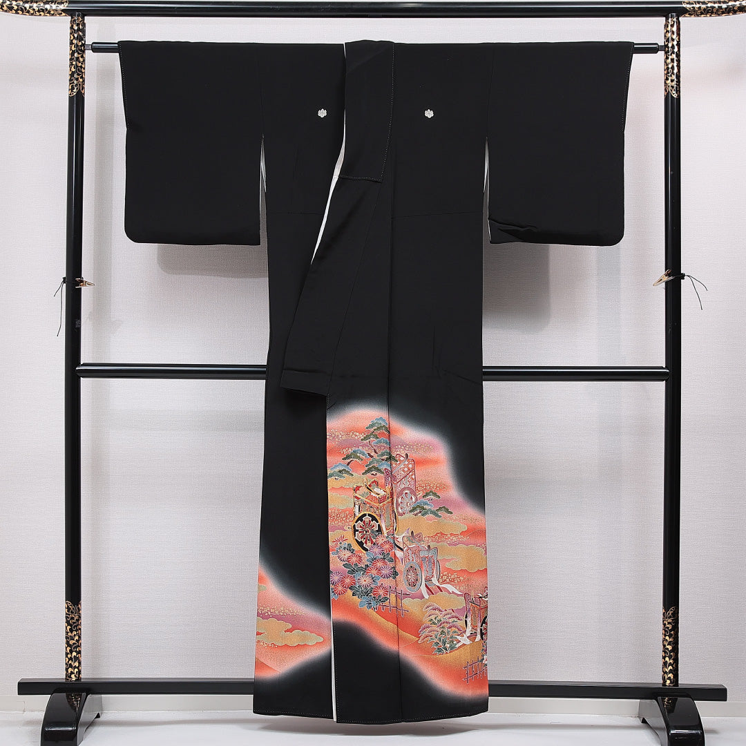 黒留袖 袷 身丈157cm 裄丈63cm 正絹 Sランク 五つ紋 (五三桐) フォーマル 広衿 Mサイズ 比翼 御所車 松 黒系 RP 1213-07024