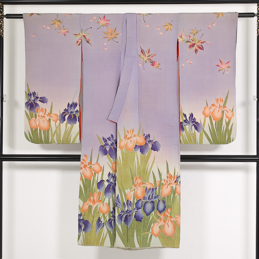 アンティーク 小振袖 (ちりめん) 袷 身丈128cm 裄丈63cm 正絹 Dランク 三つ紋 (三つ割五三桐) バチ衿 XSサイズ 菖蒲 紅葉 ちりめん グレー系 M4 1216-17555
