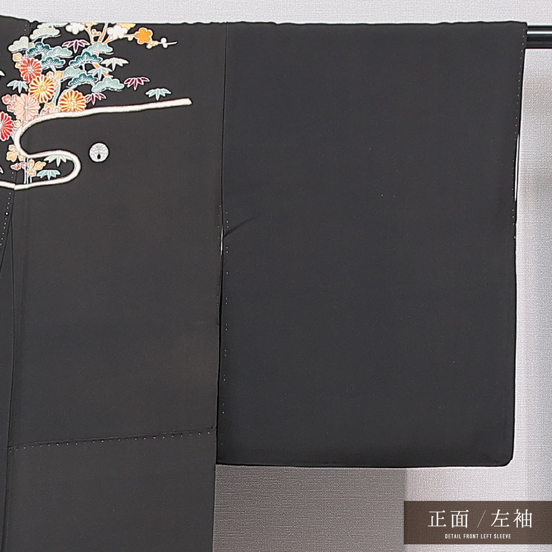 黒留袖 袷 身丈158cm 裄丈62cm 正絹 Cランク 五つ紋 (抱き茗荷) フォーマル 広衿 Mサイズ 金駒刺繍 道長取り 亀甲 黒系 LP 1213-07052