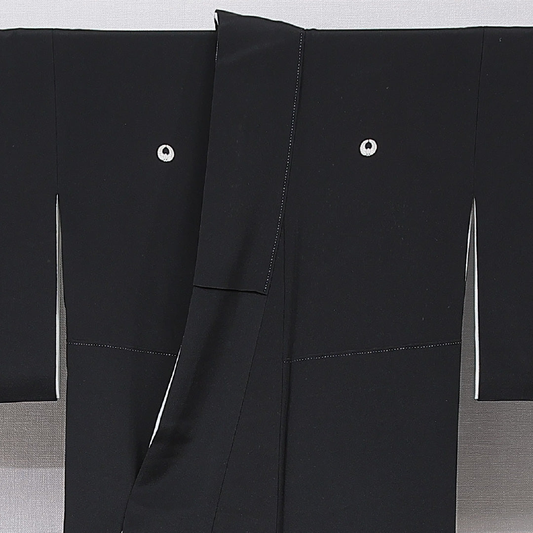 黒留袖 袷 身丈161cm 裄丈64cm 正絹 Sランク 五つ紋 (上り藤) フォーマル 広衿 Lサイズ 刺繍 比翼 落款 鏡裏文 雉 丸文 黒系 RP 1213-07081