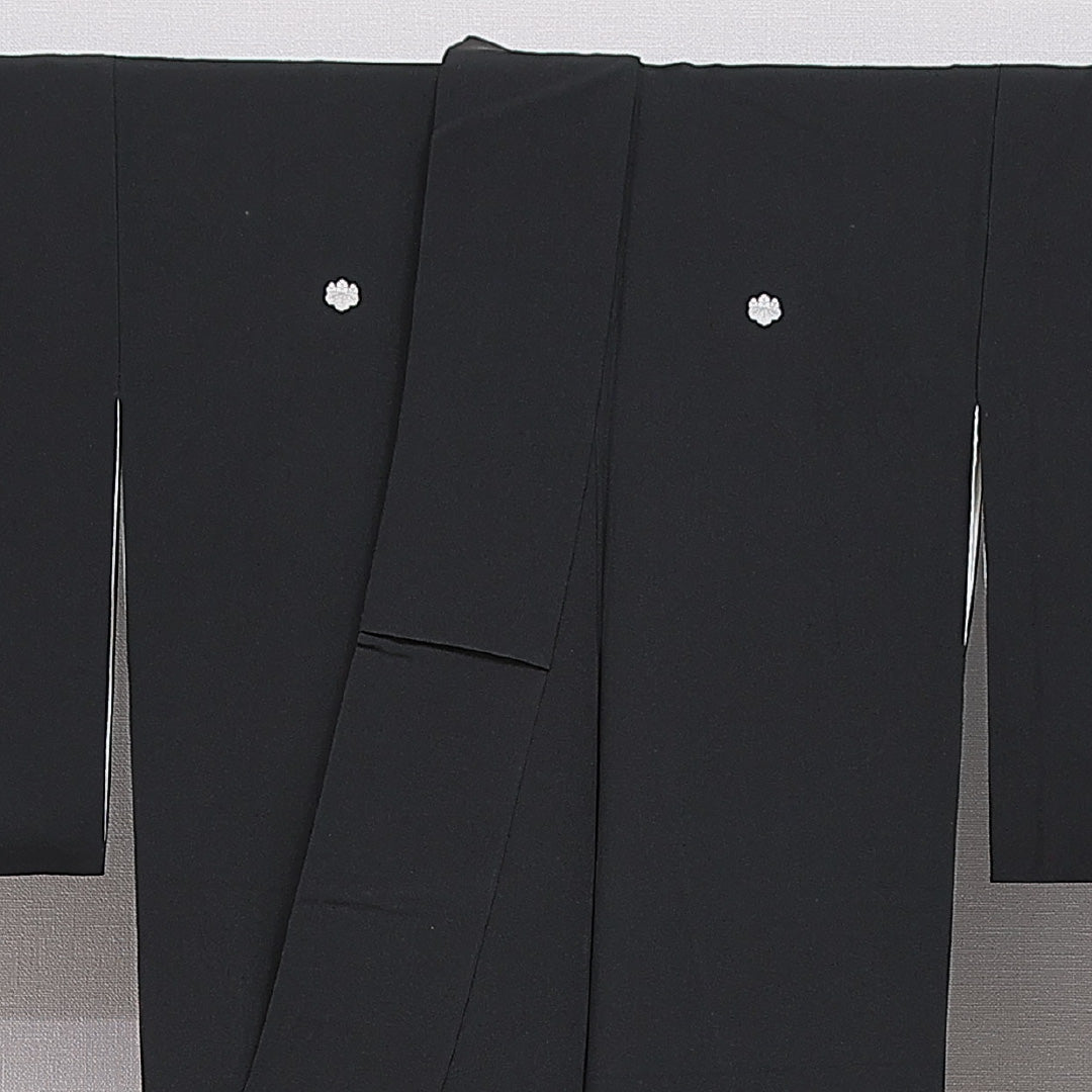 黒紋付 袷 身丈151cm 裄丈62cm 正絹 Aランク 五つ紋 (五三桐) 弔事用 広衿 Sサイズ 黒系 RP 1230-07099