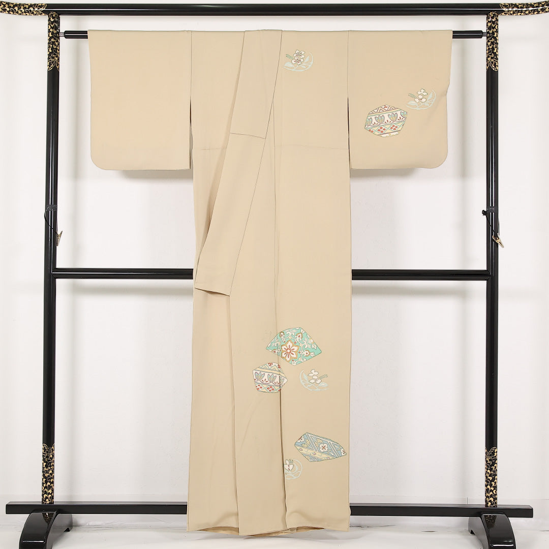 付下げ 単衣 身丈159cm 裄丈64cm 正絹 Bランク 一つ紋 (蔦) セミフォーマル 広衿 Mサイズ 金彩 創作柄 クリーム系 RP 1218-17411