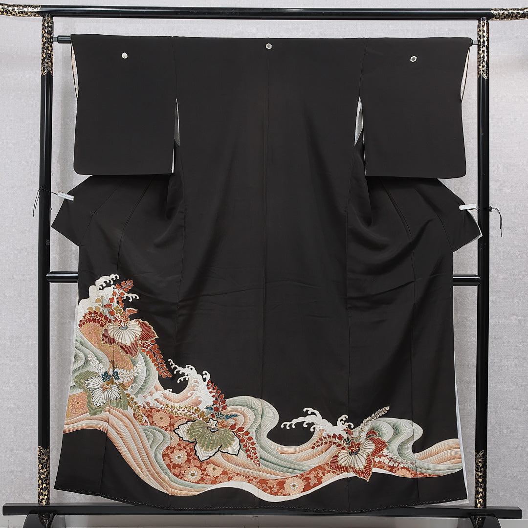 黒留袖 袷 身丈157cm 裄丈62cm 正絹 Cランク 五つ紋 (六角に三つ引き) フォーマル 広衿 Mサイズ 刺繍 比翼 波頭 桐 黒系 LP 1213-07011