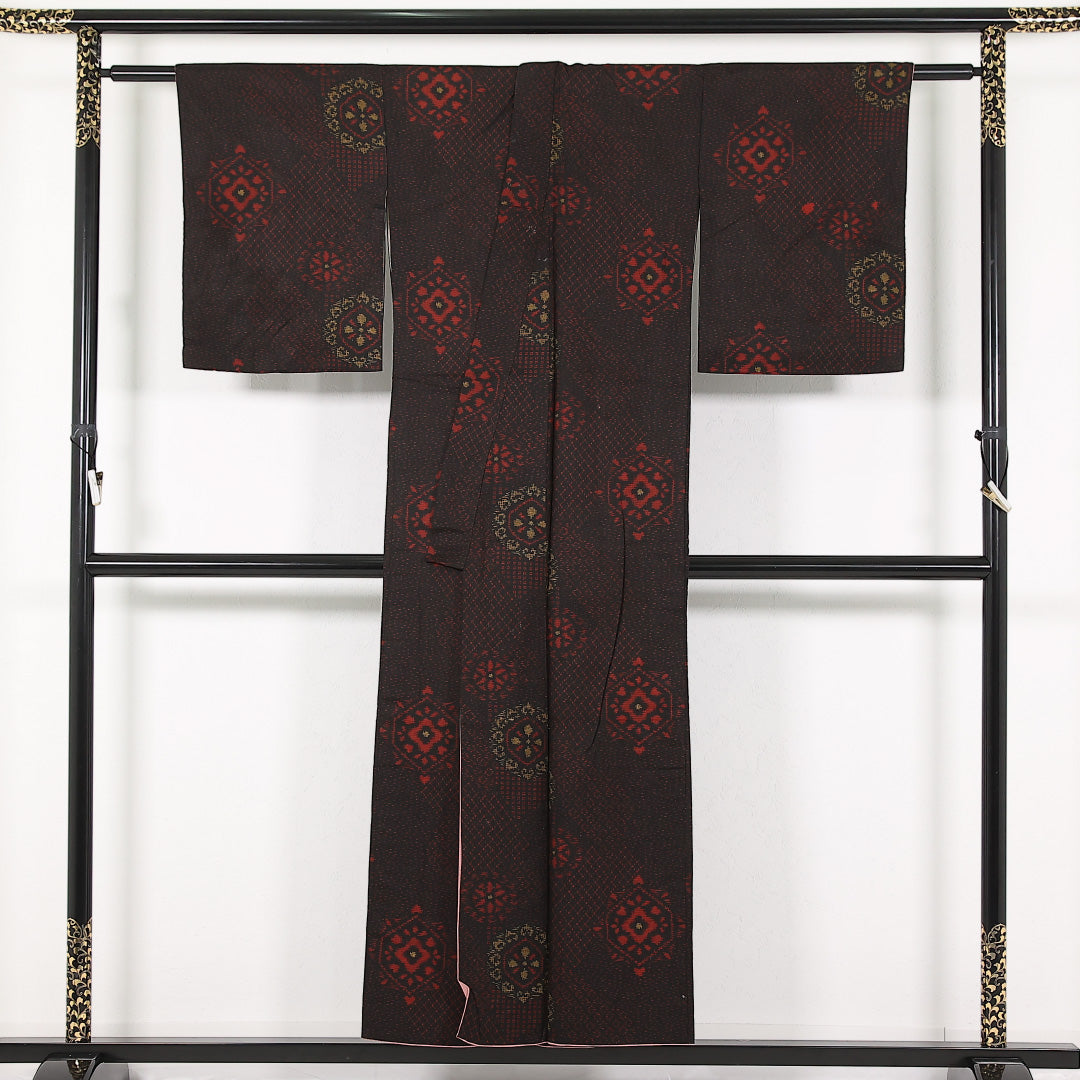 アンティーク 洗える着物 木綿の紬 袷 身丈151cm 裄丈64cm 木綿 Dランク バチ衿 XSサイズ 古典柄 黒系 RP 1223-17408