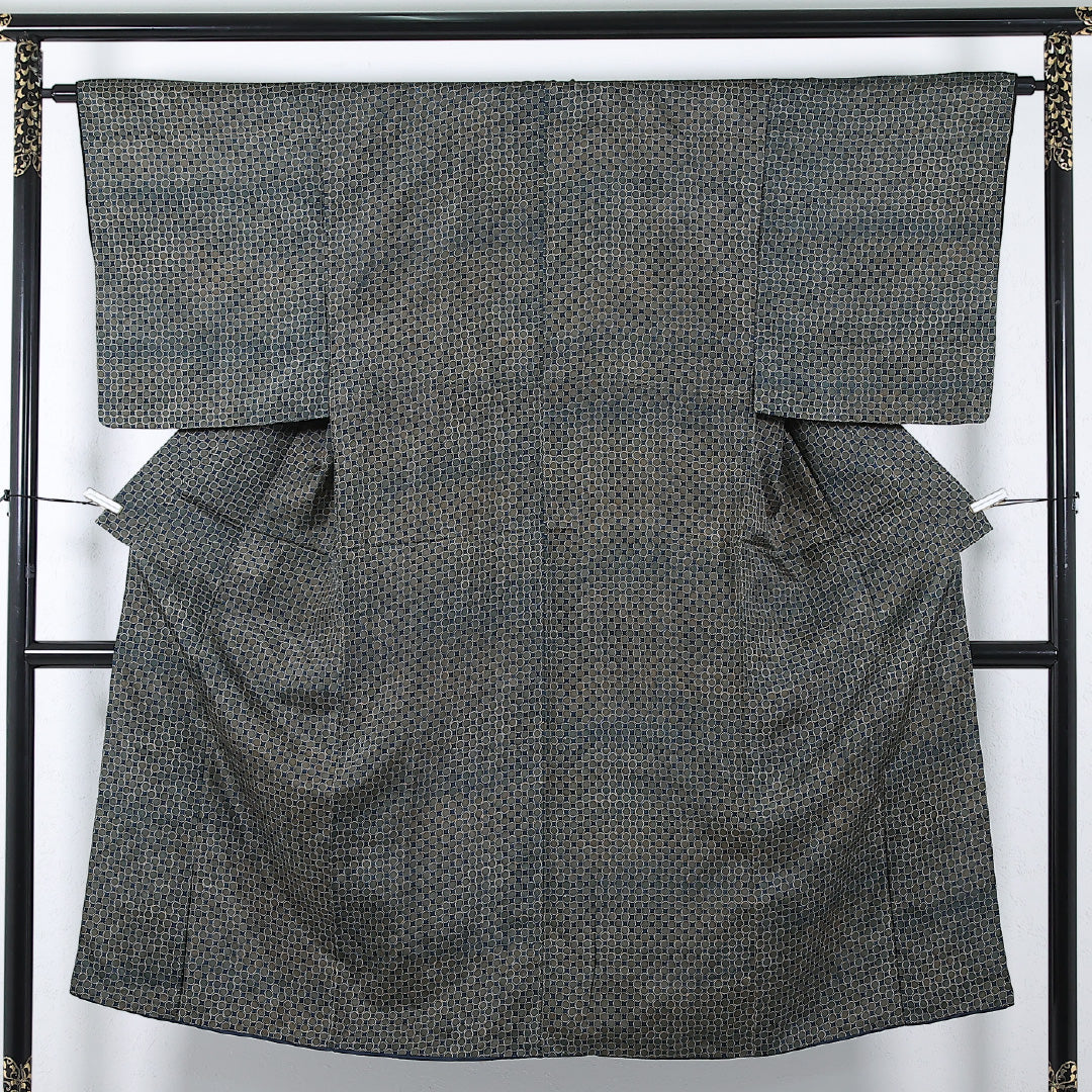 男着物 (紬) 袷 身丈136cm 裄丈63cm 正絹 Sランク インフォーマル 棒衿 Mサイズ 後染め 丸文 茶系 RP 1224-17366