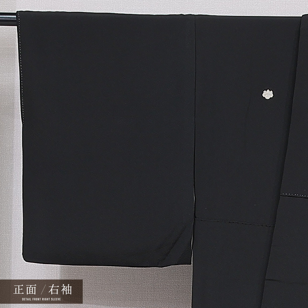 黒留袖 袷 身丈157cm 裄丈65cm 正絹 Cランク 五つ紋 (五三桐) フォーマル 広衿 Mサイズ 金駒刺繍 比翼 落款 鶴 松 黒系 LP 1213-07005
