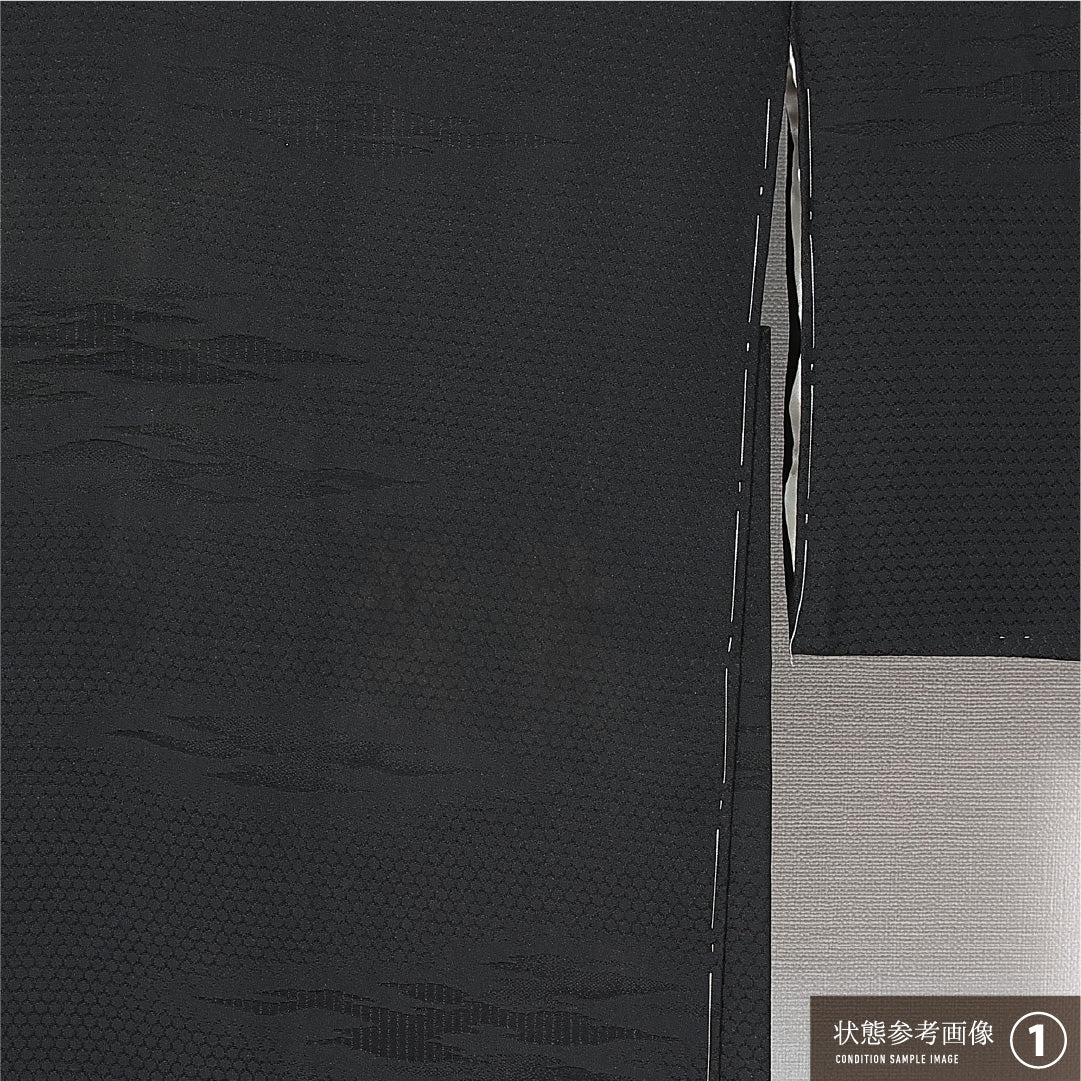 黒羽織 袷 身丈78cm 裄丈65cm 正絹 Aランク Mサイズ 一つ紋（梅鉢） セミフォーマル 織り出し 風景柄 黒系 1217-14752
