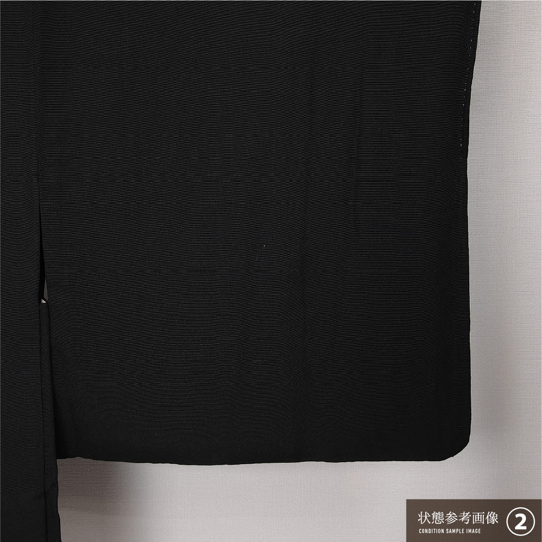 黒羽織 袷 身丈79cm 裄丈63cm 正絹 Aランク 一つ紋 (丸に蔦) セミフォーマル Sサイズ 漆糸 雲取り 黒系 HP 1233-13780