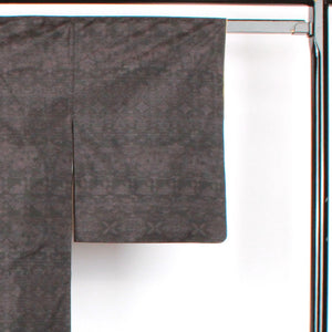 大島紬 身丈150cm  緯総絣 幾何学模様 正絹 Sランク 袷 黒系 1116001612110
