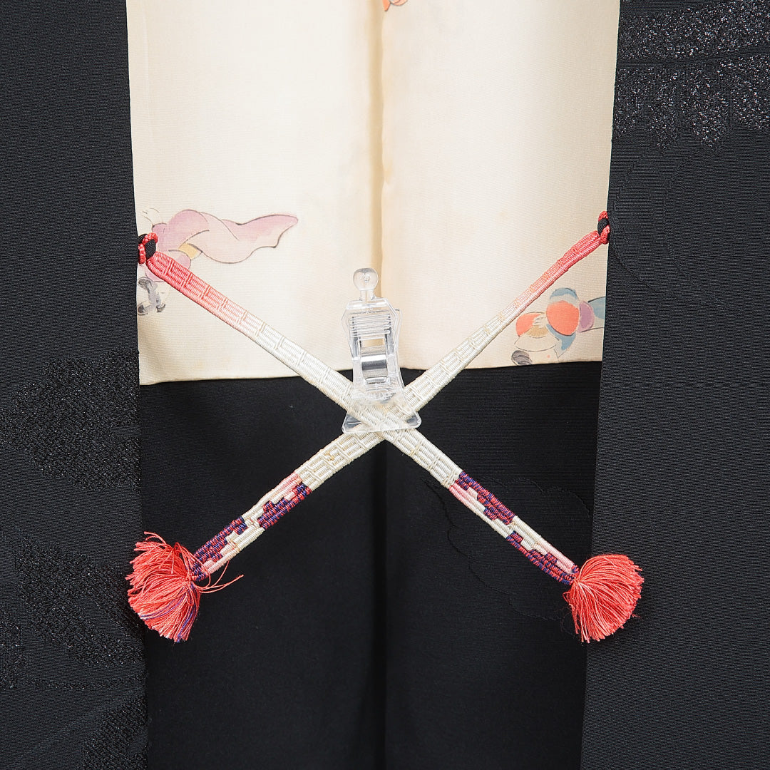 黒羽織 袷 身丈78cm 裄丈63cm 正絹 Aランク 一つ紋 (五三桐) セミフォーマル Sサイズ 漆糸 紐あり 菊 黒系 RP 1233-16832