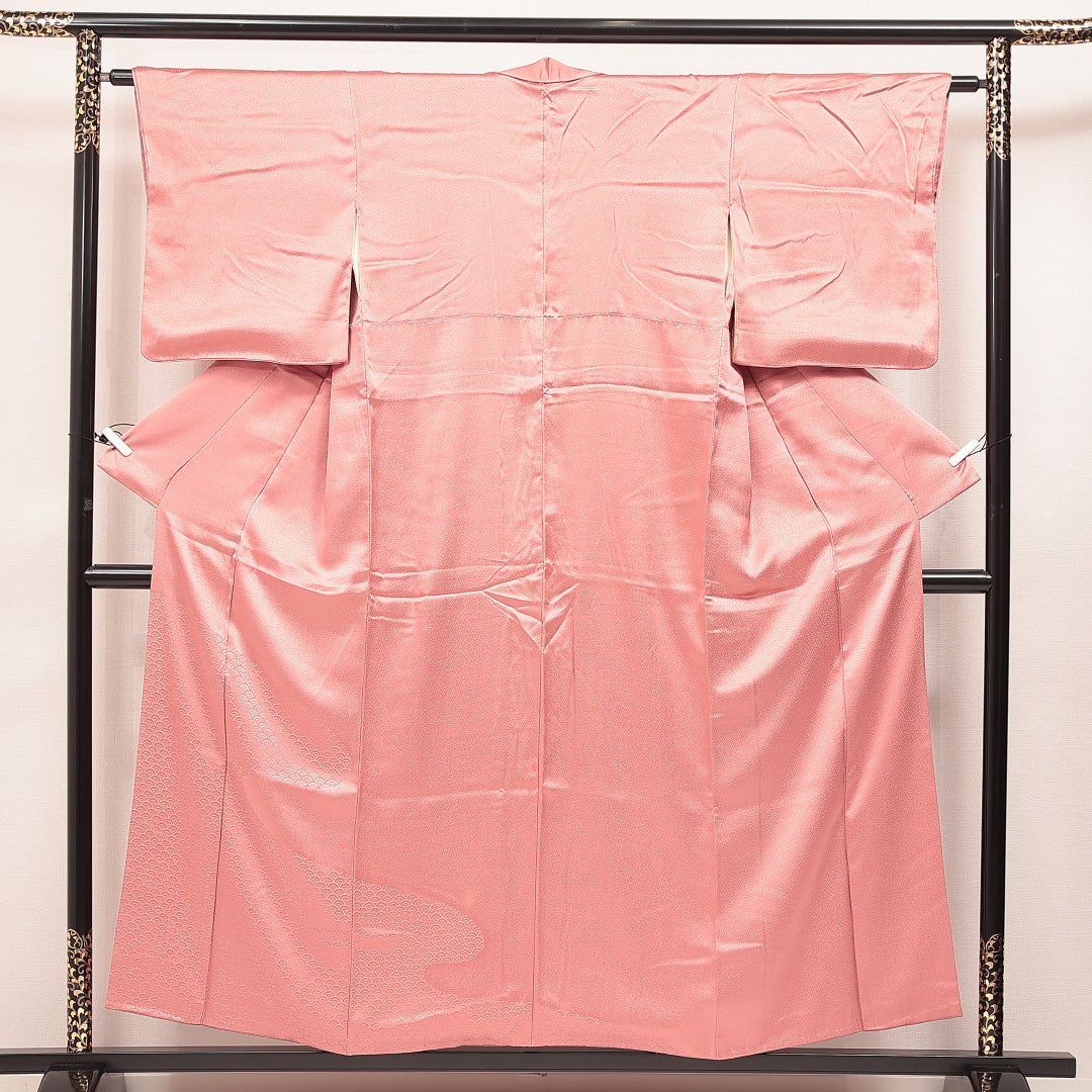 色無地 袷 身丈150cm 裄丈61cm 正絹 Aランク Sサイズ 広衿 インフォーマル 紋意匠 青海波 付下げ ピンク系 1214-16873