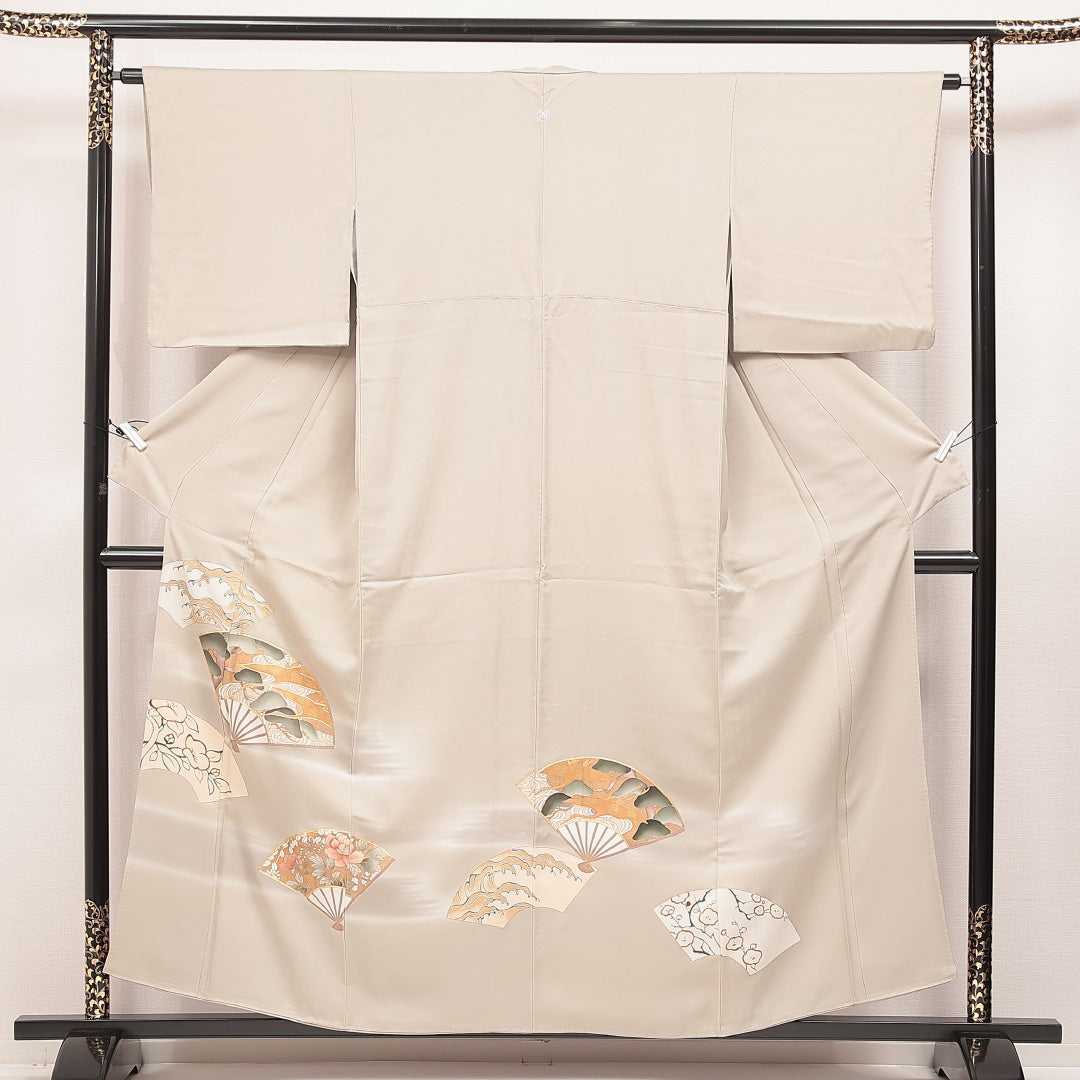 訪問着 袷 身丈155cm 裄丈63cm 正絹 Sランク Mサイズ 広衿 一つ紋（丸に違い鷹の羽） セミフォーマル 扇 椿 金駒刺繍 ベージュ系 1212-16872