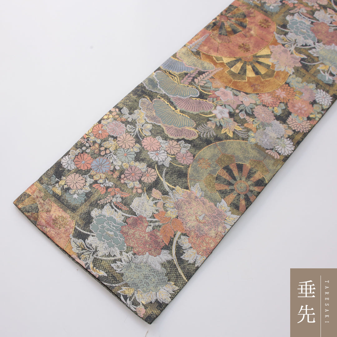 袋帯 帯丈428cm 彩華御車文 フォーマル 全通 Sランク 正絹 源氏車 菊 松 金系 黒系 1223-02329