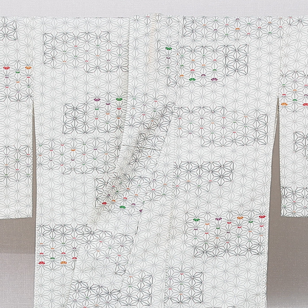 小紋 洗える着物 袷 身丈162cm 裄丈63cm ポリエステル Bランク Lサイズ 広衿 インフォーマル 麻の葉 白系 1215-15798