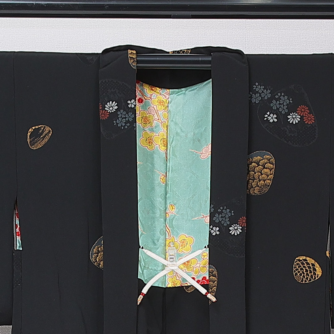 アンティーク 黒羽織 袷 身丈82cm 裄丈63cm 正絹 Bランク 一つ紋 (三階菱) Sサイズ 紐あり 植物柄 黒系 RP 1233-16784