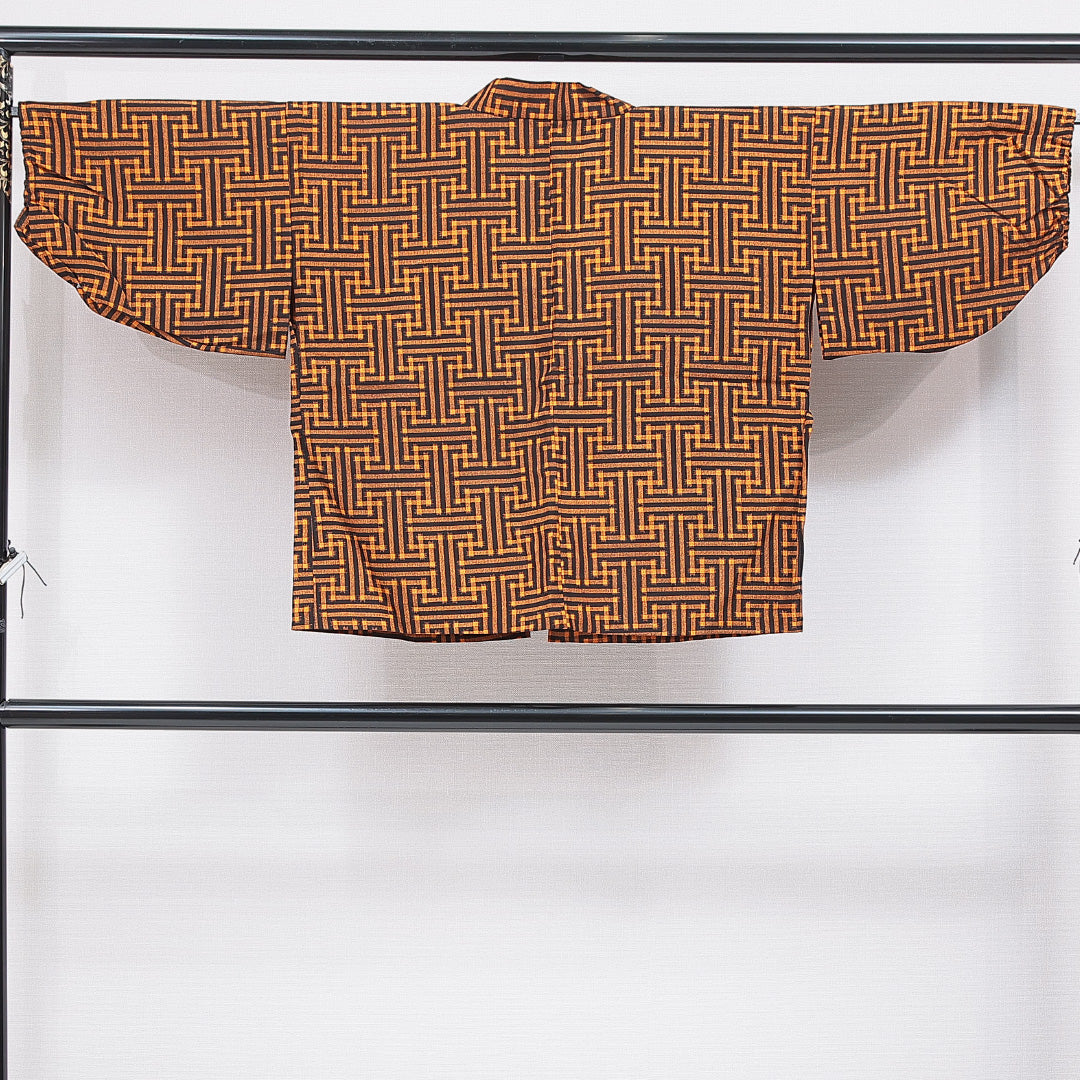 ウールの道中着（紬） 洗える着物 単衣 身丈69cm 裄丈67cm ウール Sランク Mサイズ カジュアル 幾何学柄 朱系 1264-16814