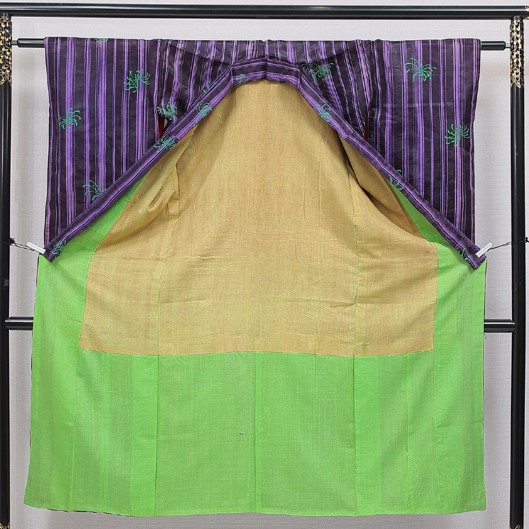 アンティーク 付下げ 袷 身丈137cm 裄丈61cm 正絹 Dランク XSサイズ バチ衿 三つ紋（丸に太九枚笹） 縞 黒系 1261-16743